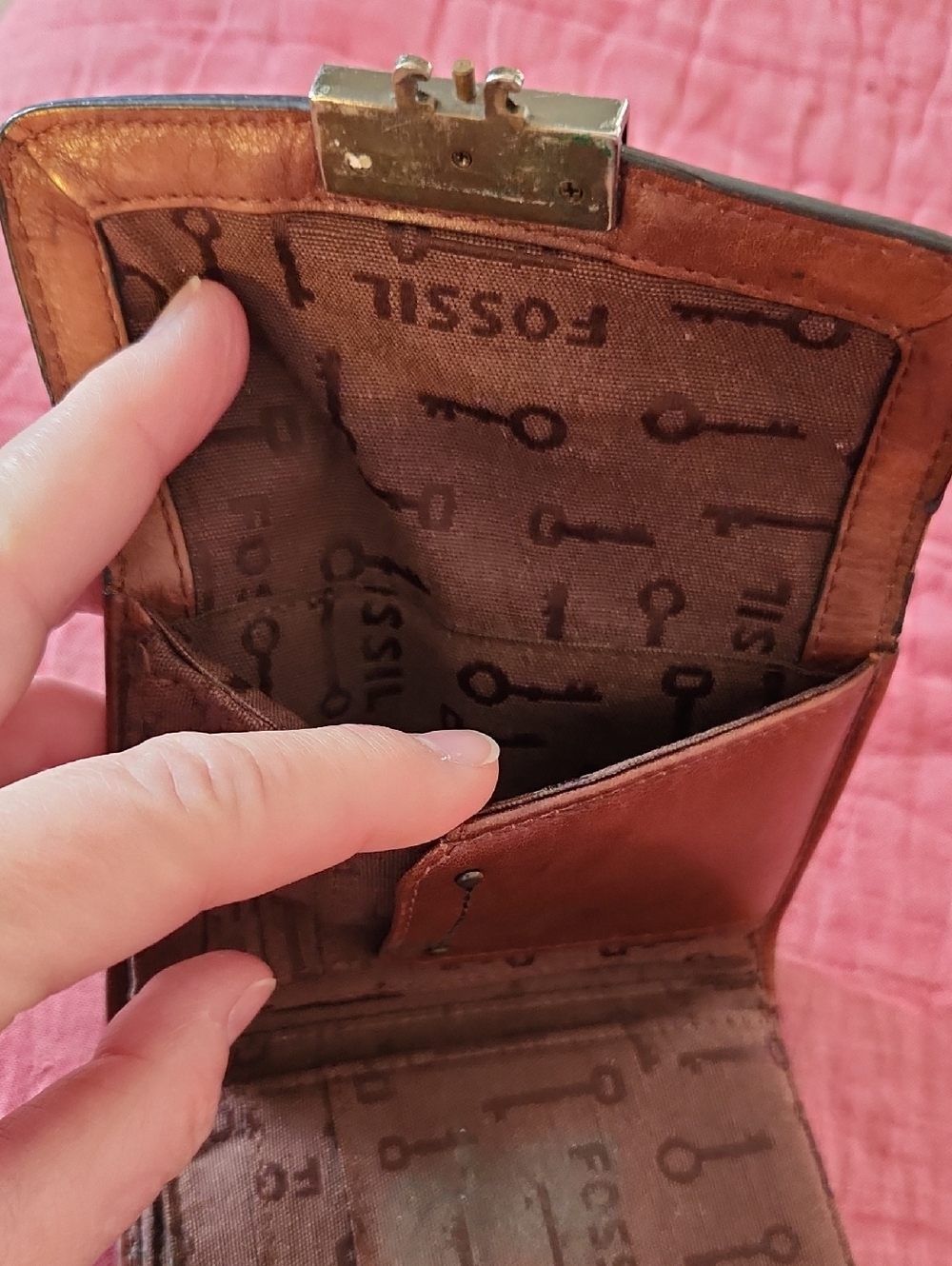 Vintage Classic Fossil Women's Tan & Brown Leather Compact Wallet - Picture 6 of 13